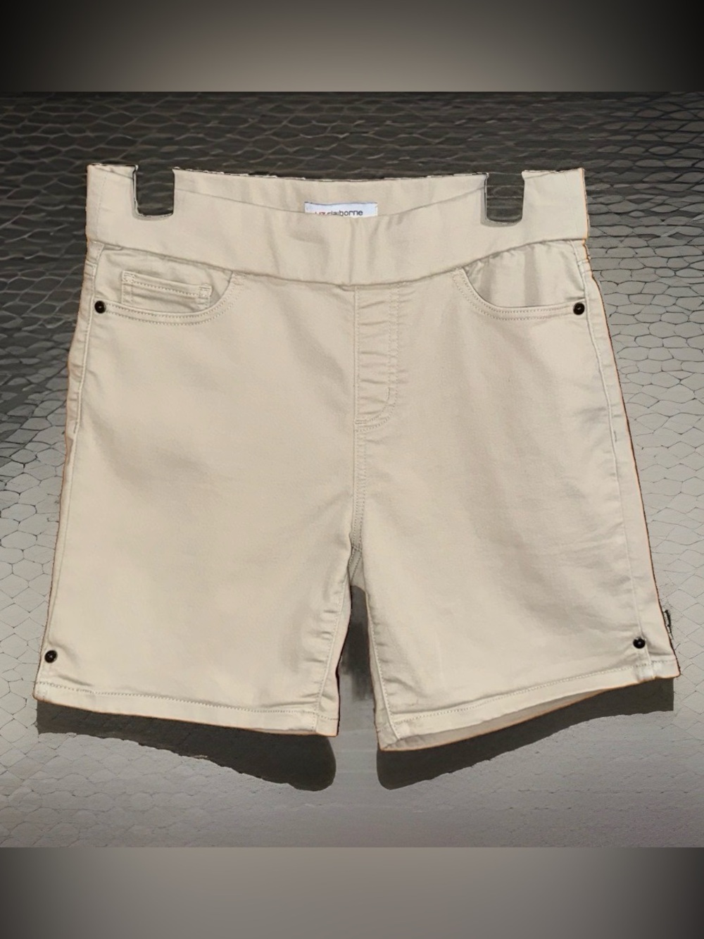 Liz Claiborne Cream Women’s Pull-On Bermuda Shorts-Stretch-Amber 6-EC